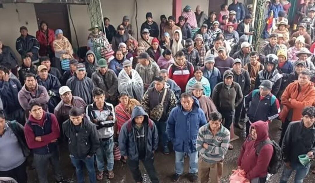 Cocaleros vuelven a hacer retroceder a efectivos de Umopar en Villa Tunari