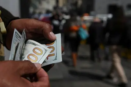 Tras casi 15 años, Bolivia pone fin al tipo de cambio fijo para el dólar para aplicar un régimen flexible