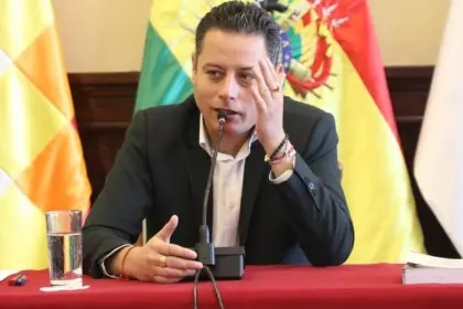 Lara pide al Gobierno mecanismos para evitar que el ajuste cambiario “se coma el salario”