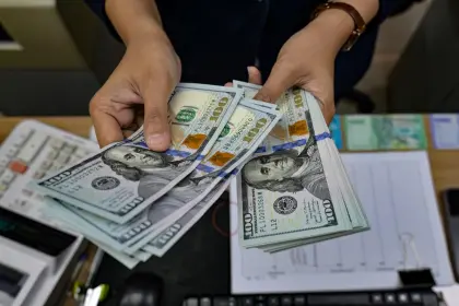 ¿Qué pasa con los contratos con pagos en dólares? Mira lo que dice una abogada comercial