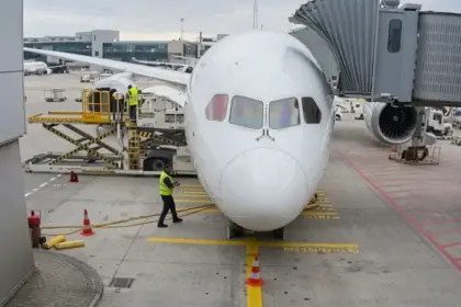 Video: Un avión Boeing sufre accidente en aeropuerto y deja varios heridos