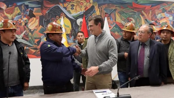 Analistas advierten que cooperativas mineras logran más concesiones y ventajas en la gestión de Rodrigo Paz