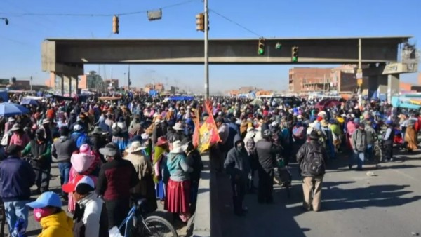 Comandante de la Policía de El Alto pide denunciar a dirigentes que amenazan a quienes no marchan o bloquean
