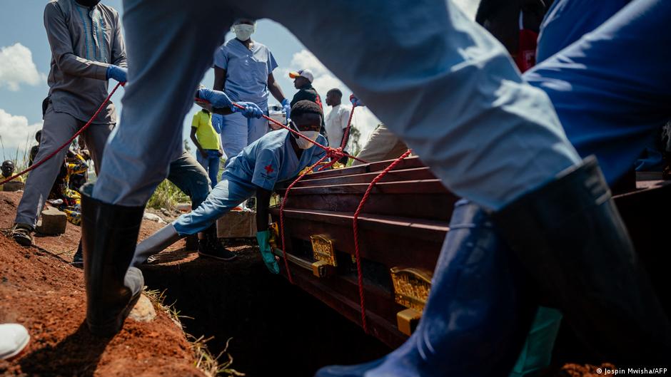 Muertos por brote de ébola en África aumentan a 127