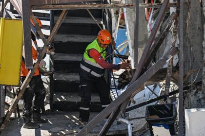 Suben a 46 los muertos por el sismo en Filipinas, mientras los rescatistas desafían la lluvia y las réplicas