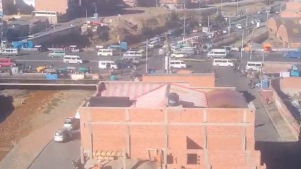 Tres de 14 distritos mantienen puntos de bloqueo “debilitados” en El Alto que busca retornar a la normalidad