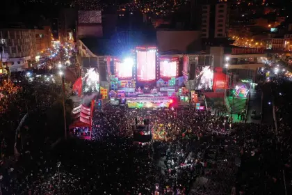 La verbena paceña vuelve a la plaza San Francisco por la efeméride del 16 de Julio