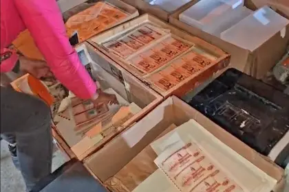 Hallan una “fábrica de billetes falsos” que imprimía bolivianos y dólares, según la Policía