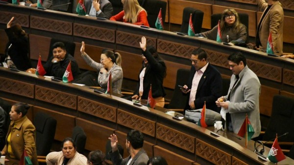 Cuestionan receso legislativo tras más de 40 días de trabajo a distancia y con leyes pendientes de aprobación