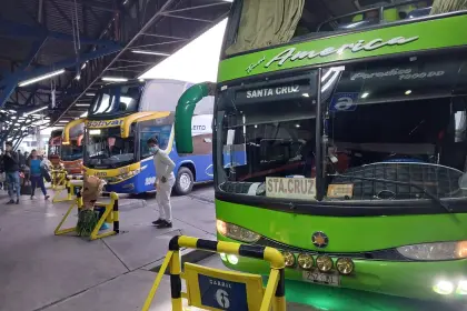 La falta de diésel obliga a disminuir la salida de buses en la Terminal de Cochabamba