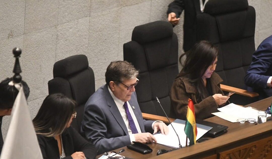 Deuda con proveedores y denuncias de mafias marcan interpelación al ministro de Hidrocarburos