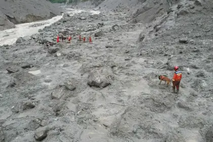 Nepal y China luchan por localizar a casi 3.000 desaparecidos tras el mortífero alud