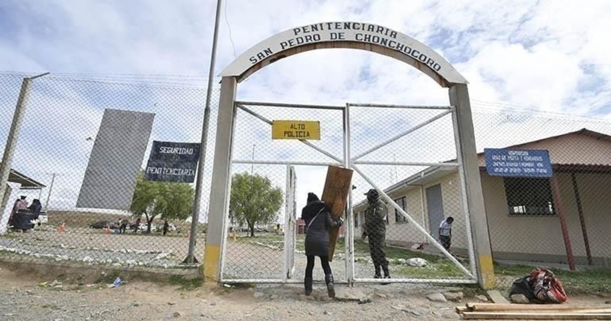 Destituyen al gobernador de Chonchocoro tras la balacera que dejó un reo muerto