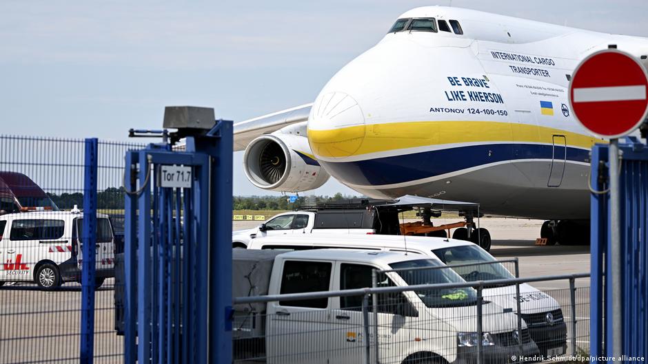 Tras un dron explosivo en aeropuerto, Alemania busca otro