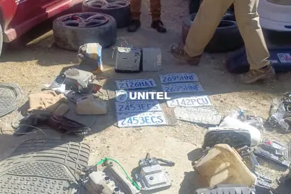 Hallan un vehículo robado, autopartes y placas en una vivienda de la zona sur de La Paz