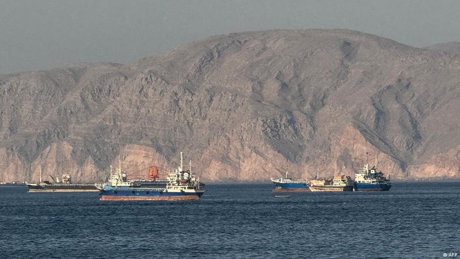 Irán dice controlar estrecho de Ormuz contradiciendo a Trump