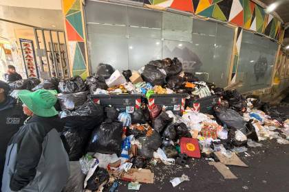 La Paz: Alcaldía moviliza maquinaria para recoger basura y denuncia incumplimiento de contrato por parte de la empresa