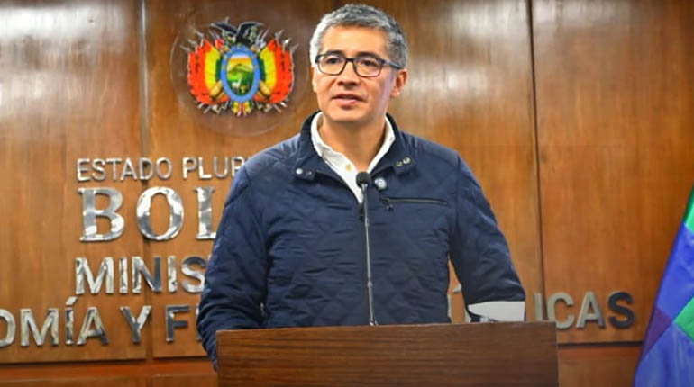 Caso vehículo de Espinoza: Informe señala afectación fiscal de Bs 3.523 y la califica como contravención