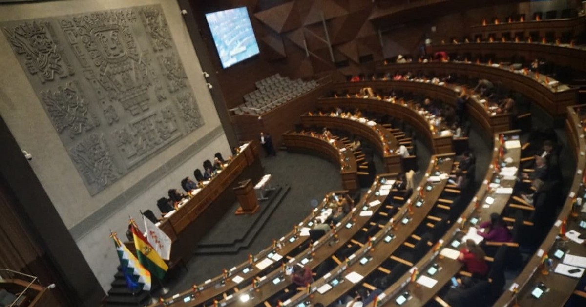 Diputados aprueban informe sobre la “gasolina basura”