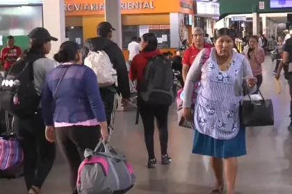 Escasez de diésel frena viajes a Cochabamba en plena festividad de Urkupiña
