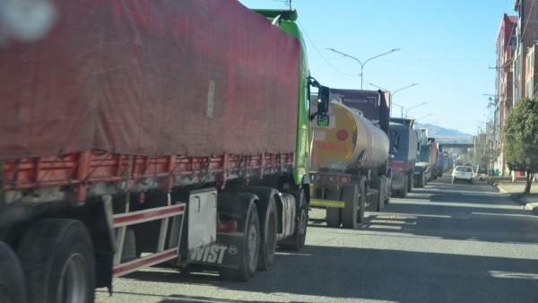 Gobierno lanza decreto para que grandes consumidores paguen Bs 18 por litro de diésel, el resto seguirá pagando Bs 9,80
