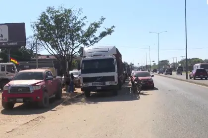 “Ya no se aguanta más”: Cívicos cruceños se reunirán el lunes con el presidente de YPFB por crisis de combustible