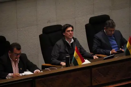 Interpelación: Inicia votación por la censura o aprobación para el ministro Zamora por tarifas y servicios de BoA