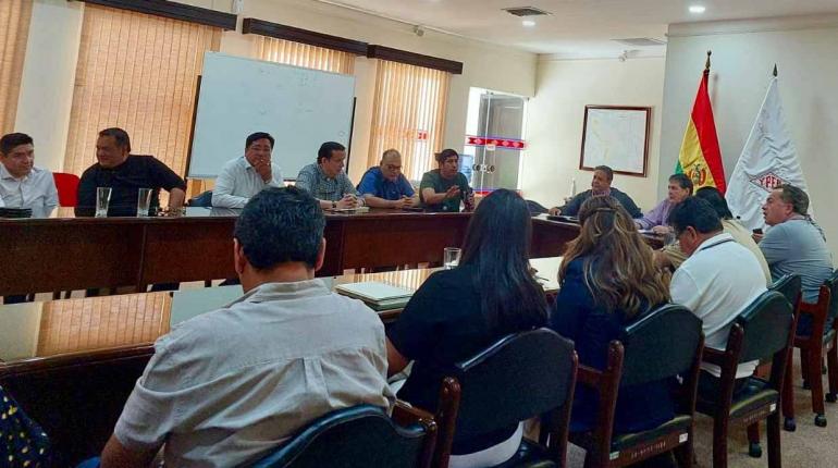 YPFB y cisterneros acuerdan mesas de trabajo y suspenden paro nacional