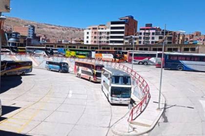 Incertidumbre en Potosí: Micros y minibuses se repliegan; el transporte interdepartamental sube pasajes