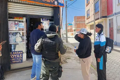 Encapuchados roban en una joyería de El Alto y se llevan un botín valuado en Bs 150.000