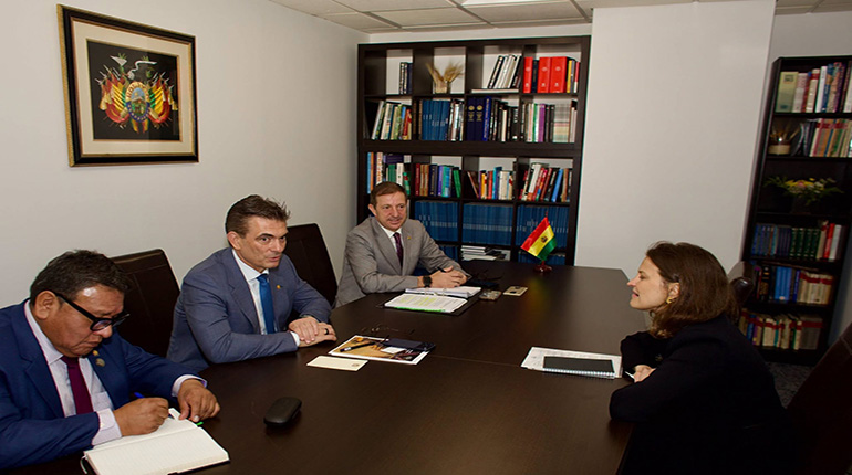 Paz afirma que $us 10.000 millones llegarán a Bolivia para obras y proyectos
