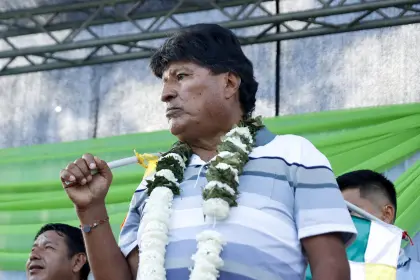 Ministro de Defensa pide a Evo Morales presentarse en la Justicia y evitar un derramamiento de sangre