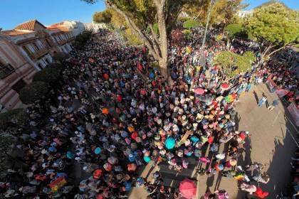 Marchan en Sucre contra el pasaje transitorio y exigen abrogación del decreto del diésel