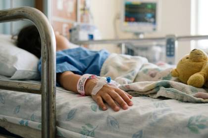 Investigan a mujer acusada de envenenar a sus dos hijos en Potosí