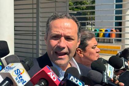 Zambrana exige cierre inmediato de estatales inviables y califica su manejo como “estafa histórica”