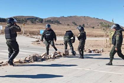 Legisladores piden aprehender a quienes convocan a movilizaciones pese al Estado de Excepción