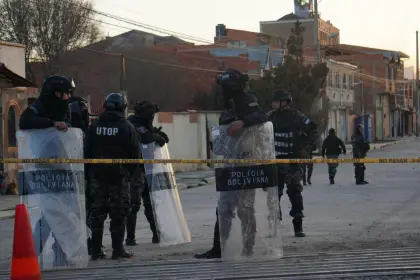 “Fue como una bomba”: Vecinos relatan el fuerte impacto de la explosión en un cuartel de Viacha