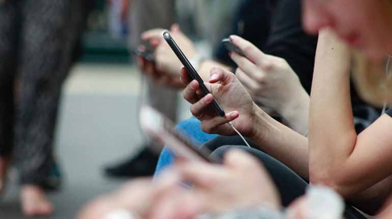 Denuncian robos simultáneos de celulares en el transporte público de Cochabamba
