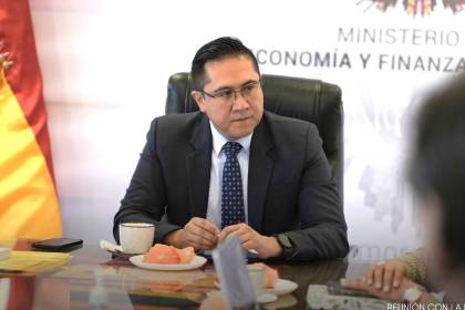 Ministro de Economía dice que recortes del Estado rondan los Bs 8.000 millones en lo que va de año