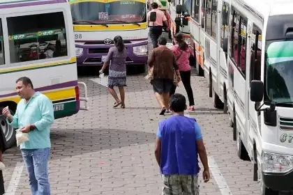 ¿Habrá paro de micros este lunes y martes en Santa Cruz?: Esto dice la dirigencia del sector