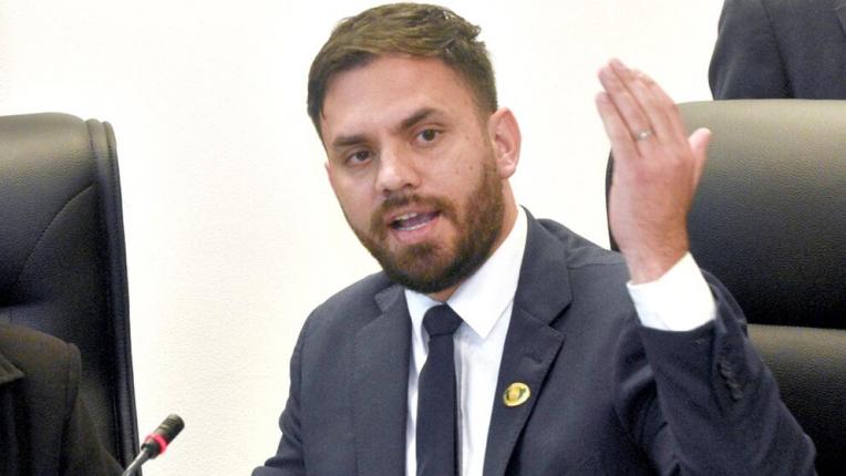 Oficial: Del Castillo “no está detenido”, pero “se lo está buscando”, revela el Gobierno
