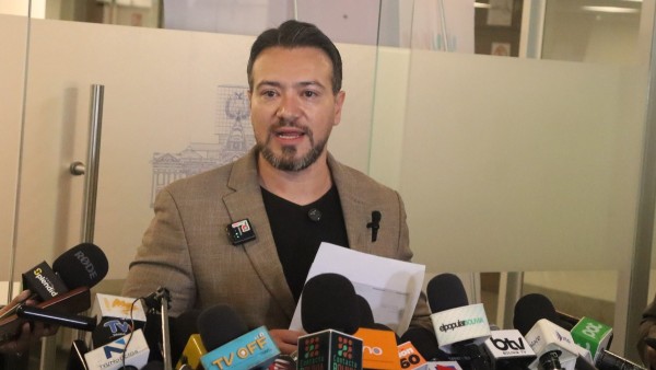 Jefa de UN afirma que Alejandro Reyes se alejó de las filas de la alianza poco después de asumir su escaño