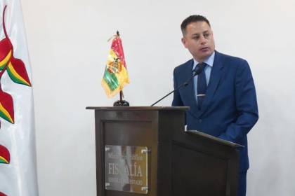 Lara “saluda” la aprehensión de exdirector de inteligencia de la Policía y espera otras dos capturas de uniformados