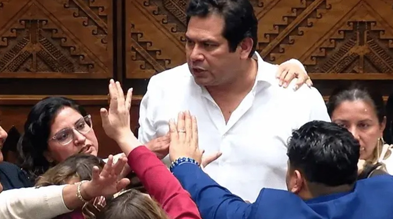 Castro se impone en la presidencia de Diputados