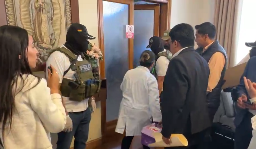 Desprecintan las oficinas del ex fiscal general Róger Mariaca, en Sucre