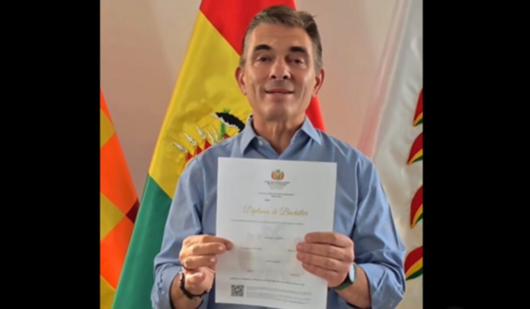 El presidente Paz anuncia el nuevo título de bachiller digital