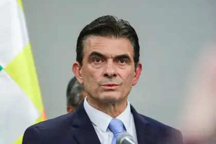 A 11 meses de gestión de Rodrigo Paz solo se designó a un embajador