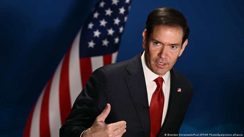 Rubio sostiene que Irán no controla el estrecho de Ormuz