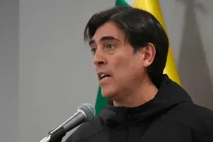 Ministro Zamora califica de “chacota” y “ciencia ficción” el audio que lo vincula a un supuesto operativo para capturar a Evo