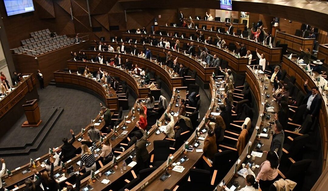 Urioste cambia fiscales en los 9 departamentos y Legislativo alista elección del nuevo titular